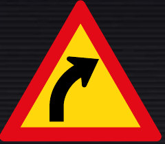 TW202 Gentle Curve Right Sign – Temporary